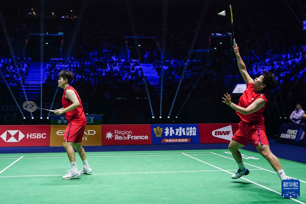 并继续参与 并继续参与