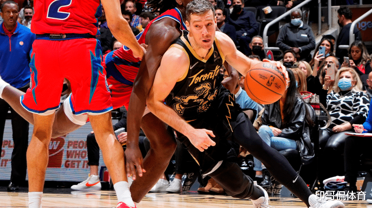 多球员因脚 多球员因脚