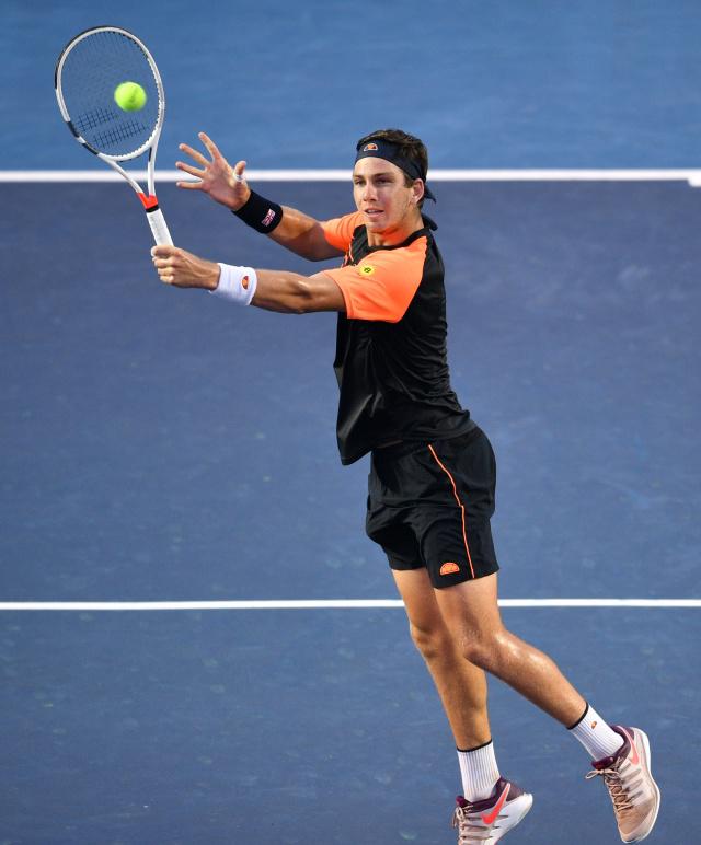 将限制他在 将限制他在